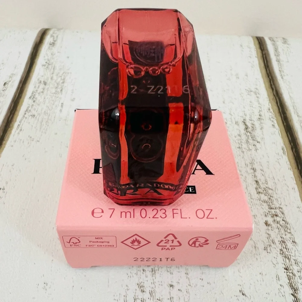 PRADA Paradoxe Radical Essence Eau de Parfume 7ml 0.23fl.oz. - Picture 6 of 9